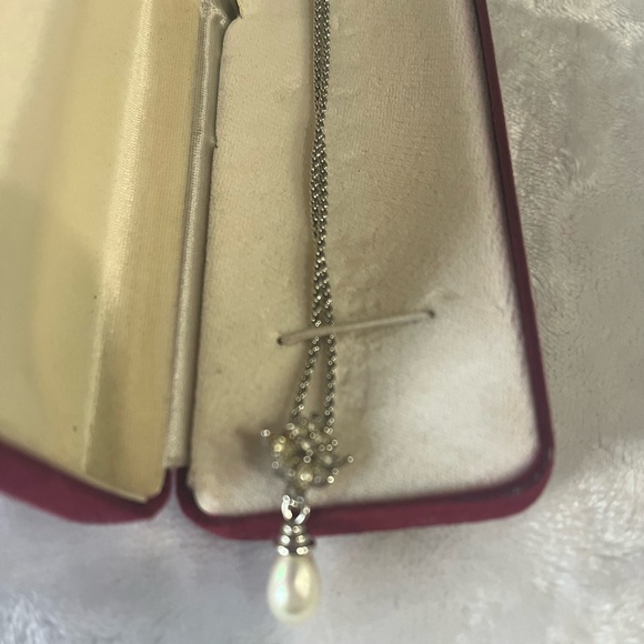 Christian Dior Elegant Silver Pearl Pendant Necklace